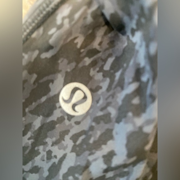 Lululemon leggings size 20 leopard camo print - Picture 3 of 5